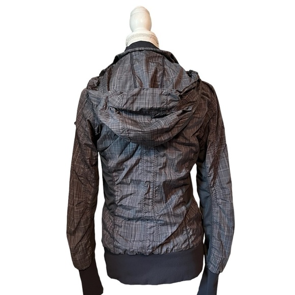 LULULEMON WOMENS GRAY & BLUE HOODED RUCHED ATHLETIC JACKET ESTIMATED SIZE 8 - Picture 3 of 15